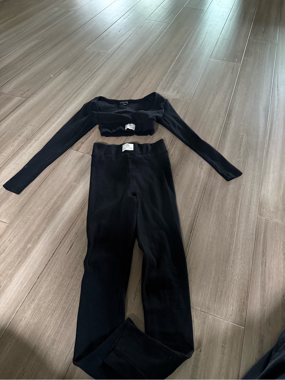 PrettyLittleThing Black Ribbed Crop Top